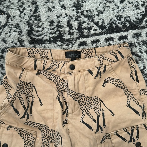 Topshop  EUC Giraffe African Women Cargo Snorts - Picture 4 of 16